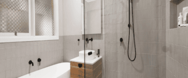 photo d'une salle de bain installée par un artisan plombier dans le Calvados